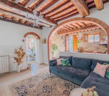 Casa indipendente in vendita a Montaione, Frazione Alberi