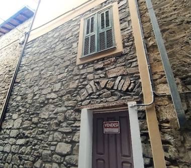 Casa indipendente in vendita a Apricale (Imperia), Via Roma 7