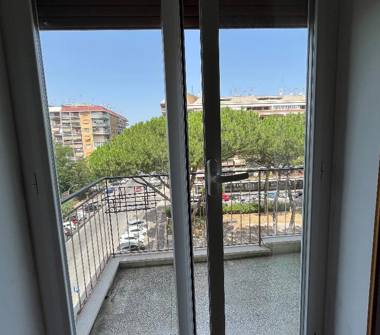 Appartamento in vendita a Roma, Zona Romanina, Viale Telese 11