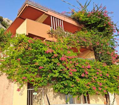 Affitto Casa Vacanze a Baunei (Nuoro), Via Vittorio Emanuele 16