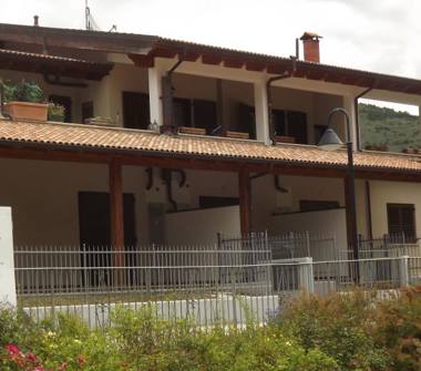 Villa in vendita a L'Aquila, Frazione Santi