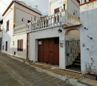 Affitto Casa Vacanze a Lipari, Frazione Pianoconte, Via Stradale 50