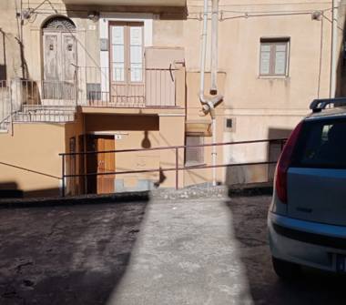 Casa indipendente in vendita a Bronte (Catania)