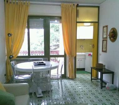 Trilocale in vendita a Bordighera, Frazione Sasso Di Bordighera, Via Cagliari 7