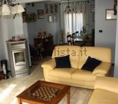 Casa indipendente in vendita a Vercelli, Frazione Centro città