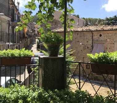 Casa indipendente in vendita a Mistretta (Messina), Via Mercato 1