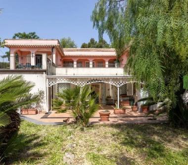 Villa in vendita a Viagrande (Catania)