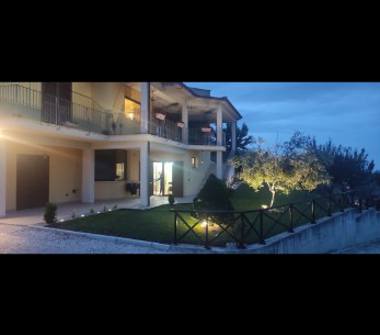 Villa in vendita a Teramo (Teramo)