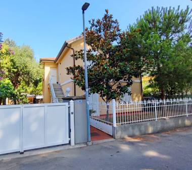 Affitto Villa Vacanze a Riccione (Rimini), Viale Cimarosa 32