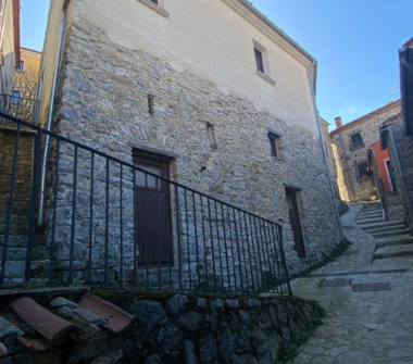Casa indipendente in vendita a Sasso di Castalda (Potenza), Via della Manca 2