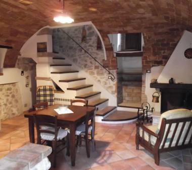 Affitto Rustico/Casale Vacanze a Castel Sant'Angelo, Frazione Canetra, Via Carducci 3