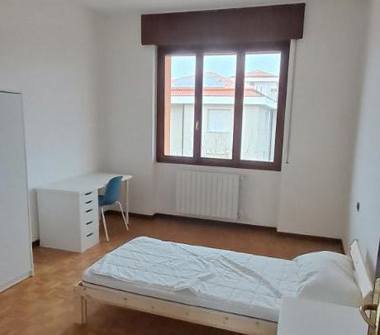 Affitto Stanza Posto letto a Crema, Frazione Santa Maria Della Croce, Via Bramante 29