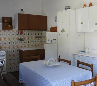 Casa indipendente in vendita a Urbe, Frazione Vara Superiore