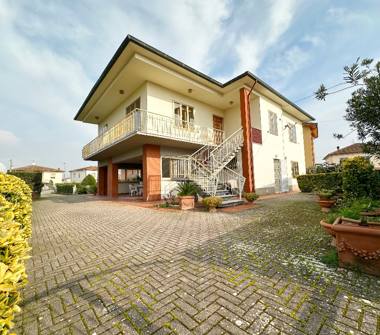 Casa indipendente in vendita a Bientina (Pisa)