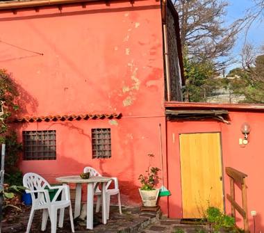 Rustico/Casale in vendita a Massarosa, Frazione Montigiano, Via per Montigiano 2