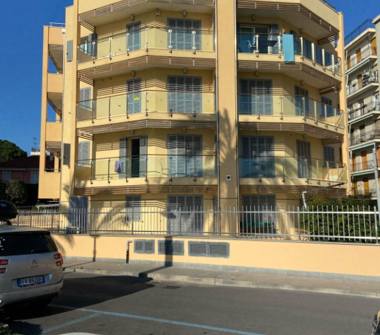 Trilocale in vendita a Albenga (Savona), Lungomare Cristoforo Colombo 59