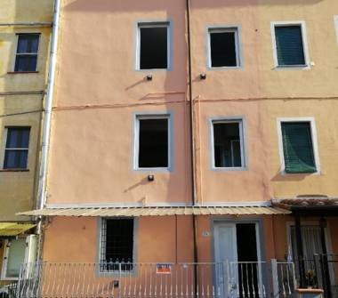 Casa indipendente in vendita a Lucca, Zona Nozzano San Pietro