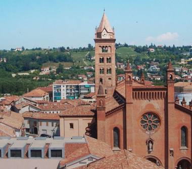 Negozio in vendita a Alba (Cuneo)