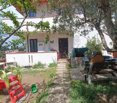 Trilocale in vendita a Rosignano Marittimo, Frazione Nibbiaia, Via Sgarallino 24