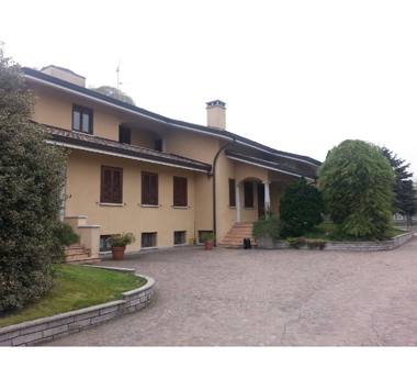 Casa indipendente in vendita a Gozzano (Novara), Via G. Verdi 10