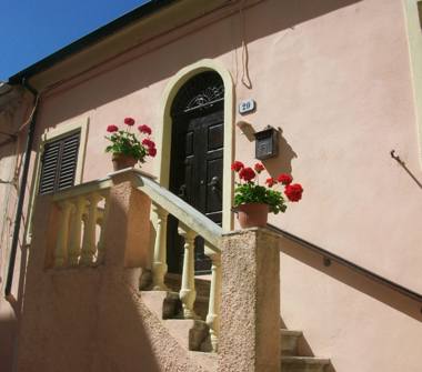 Quadrilocale in vendita a Rio (Livorno), Via del Fiore 27