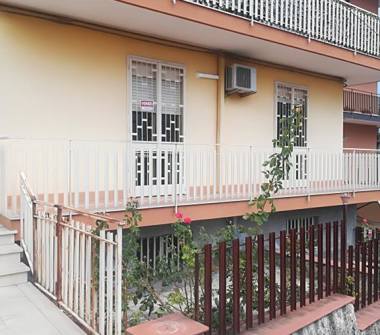 Trilocale in vendita a Aci Catena, Frazione Aci San Filippo, Via Sottotenente Barbagallo 5