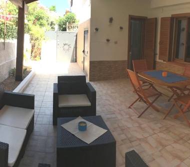 Affitto Appartamento Vacanze a Trinità d'Agultu e Vignola, Frazione Isola Rossa, Via al Boschetto 9