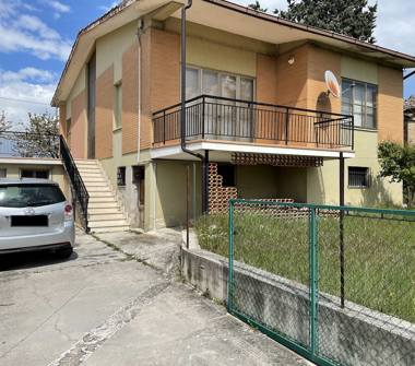 Villa in vendita a Montegiorgio, Frazione Piane Di Montegiorgio