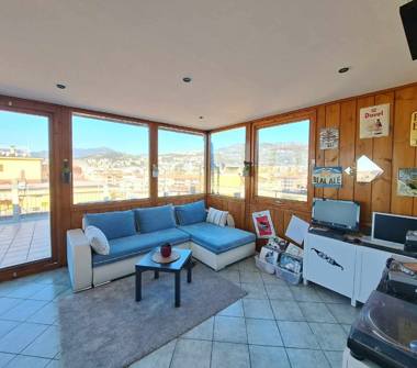 Attico in vendita a Salerno, Frazione Centro città, Via Raffaele Ricci 46