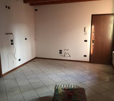 Trilocale in vendita a Genivolta (Cremona), Via Castello 42