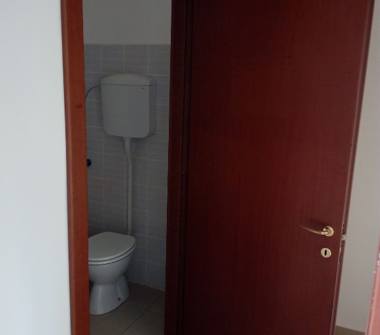 Negozio in vendita a Latina, Frazione Latina Scalo, Via dell'Alloro 15