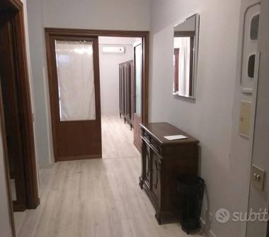 Palazzo/Stabile in affitto a Roma, Zona Romanina, Via dei Monti di Primavalle 194