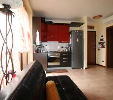 Bilocale in vendita a Rozzano, Frazione Valleambrosia, VIA ASPROMONTE 45