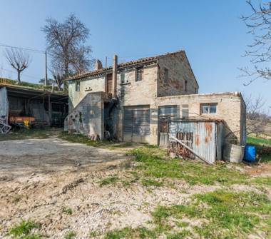 Rustico/Casale in vendita a Petritoli, Frazione Santa Liberata