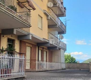 Trilocale in vendita a Montelanico (Roma), Via Libertà 11