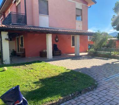 Casa indipendente in vendita a Corte Franca, Frazione Colombaro