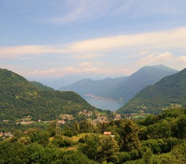 Casa indipendente in vendita a Centro Valle Intelvi (Como), Via Trieste 27