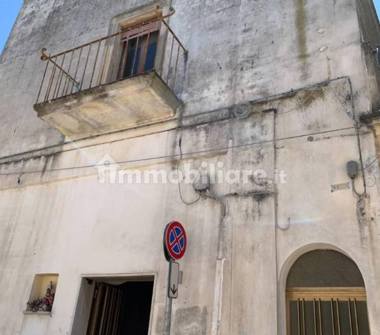 Casa indipendente in vendita a Melendugno (Lecce), Piazza Monsignor Durante 9