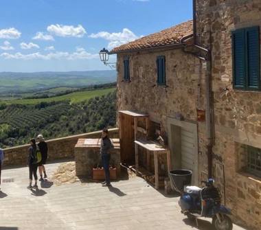 Casa indipendente in vendita a Montalcino, Frazione Castelnuovo Dell'abate, Via Borgo di Mezzo 56