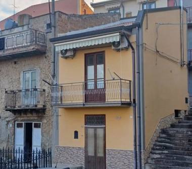 Casa indipendente in vendita a Cerda (Palermo), Piazza Ilardi Dottor 22