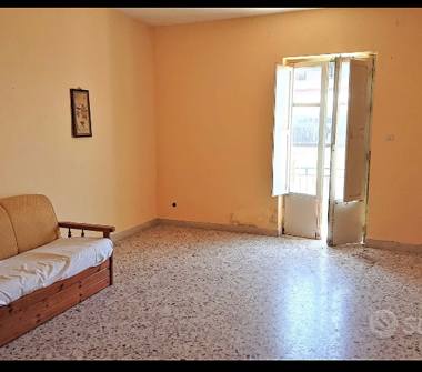 Trilocale in vendita a Agrigento, Frazione Centro città, Via Vincenzo Monti 9