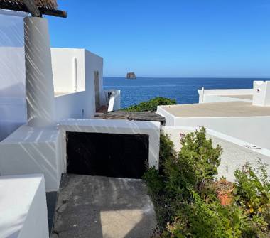 Quadrilocale in affitto a Lipari, Frazione Stromboli, Via Regina Elena