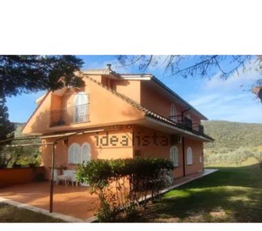 Casa indipendente in vendita a Lugnano in Teverina (Terni), Via Orvieto 23