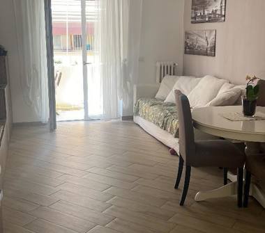 Trilocale in vendita a Roma, Zona Re di Roma, Via delle Albizzie 27