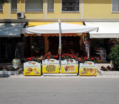 Rosticceria in vendita a Cesenatico, Frazione Villamarina, Viale delle nazioni 99E 99e