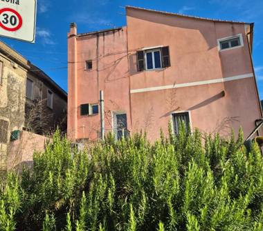 Casa indipendente in vendita a Albenga, Frazione San Fedele