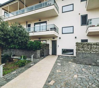 Trilocale in vendita a Giardini-Naxos (Messina), Via Consolare Valeria 116