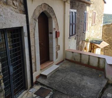 Casa indipendente in vendita a Alatri (Frosinone), Via Colle Santa Lucia 15