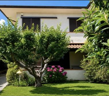 Villa in vendita a Pietrasanta, Frazione Marina Di Pietrasanta