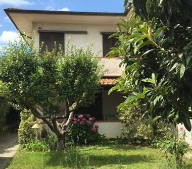 Villa in vendita a Pietrasanta, Frazione Marina Di Pietrasanta